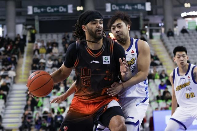 斯蒂尔对阵老东家迎关键战役，山东男篮能否守