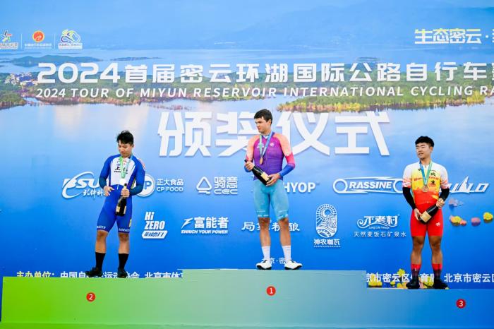 近120名顶尖车手角逐密云环湖国际公路自行车赛